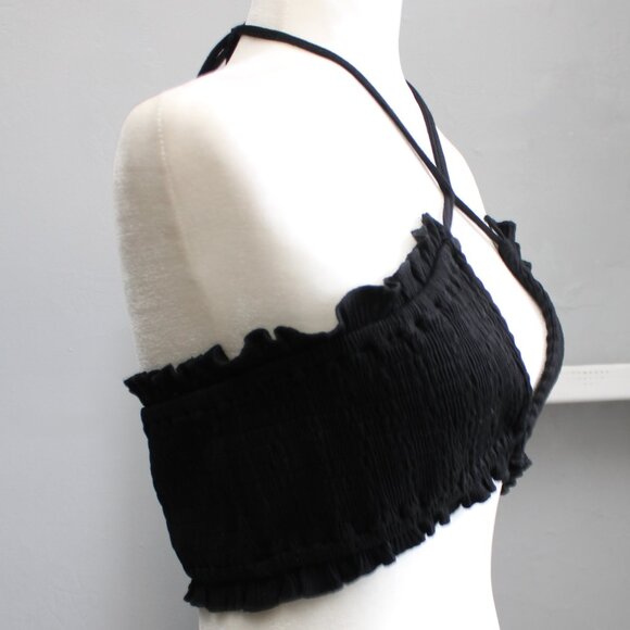 BB DAKOTA Women's Black Catch A Glance Smocked Ruffle Crop Top Size Medium NWT - Picture 2 of 9